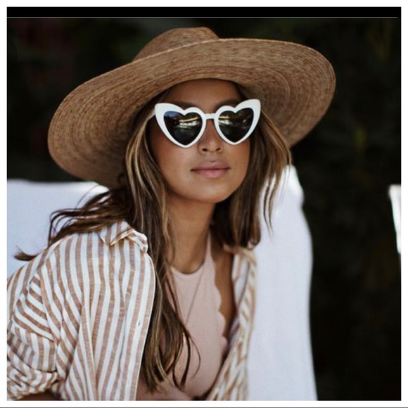 ShopEvelynne Accessories - MUST HAVE TREND HEART WHITE SUNGLASSES